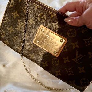 Louis Vuitton 💕 Brown Monogram Wristlet Pouchette